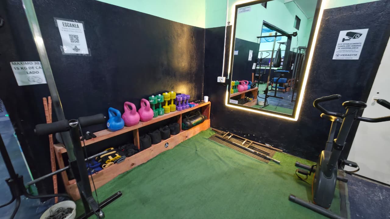 Sector de entrenamiento con pesas rusas